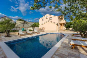 Villa Tina with Swimming Pool, Tennis court, Games room, Sauna, Gym, BBQ